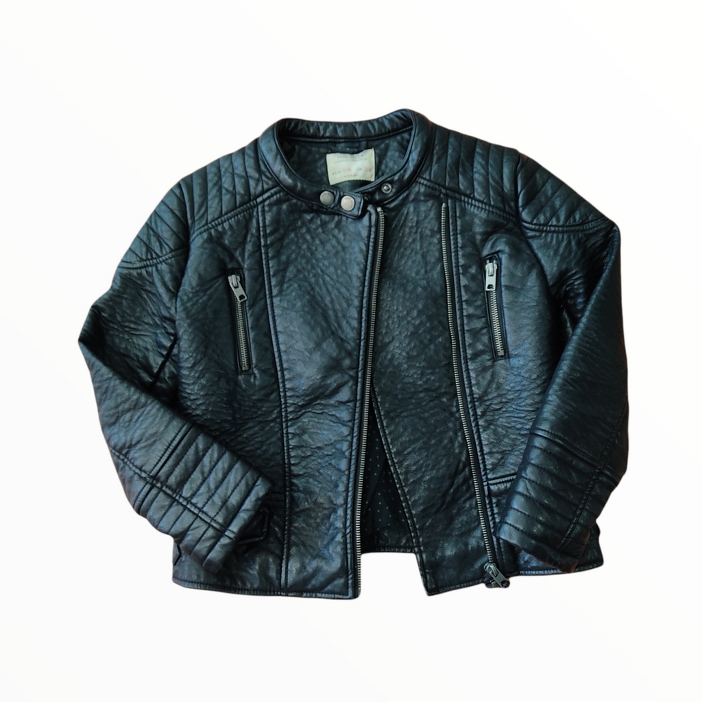 Cazadora piel negra, talla 7/8 años Zara